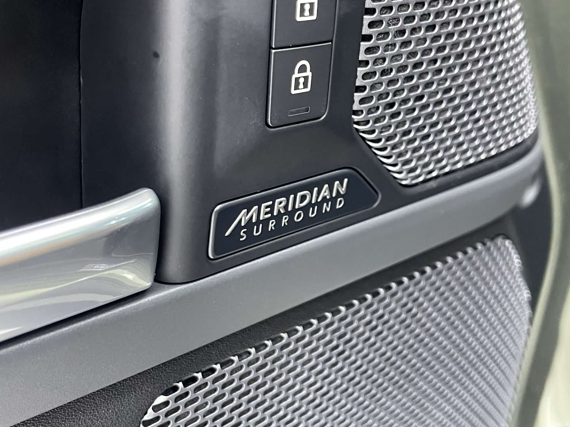 Land Rover Defender, 2021 24