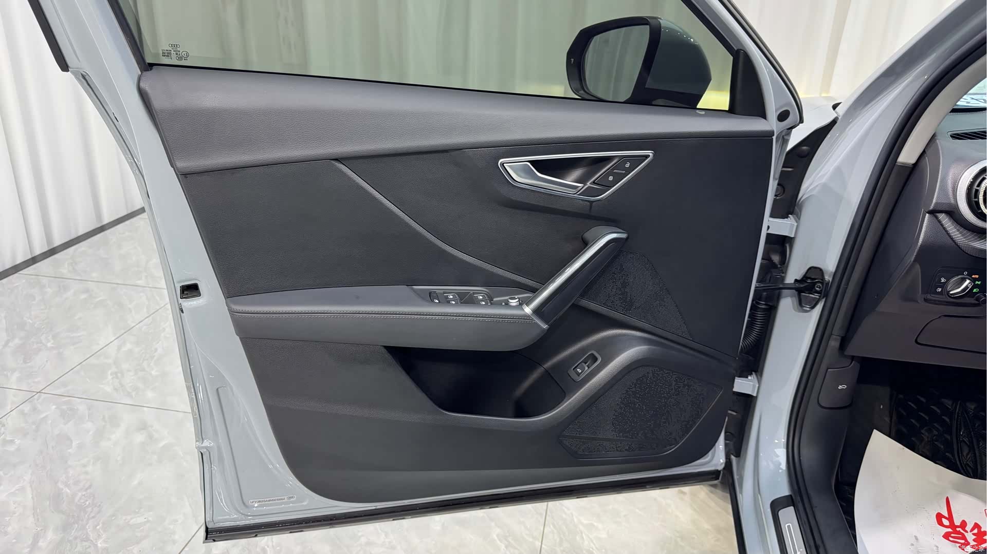Audi Q2L, 2023 8