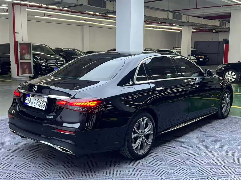 Mercedes-Benz E-Class, 2022 4