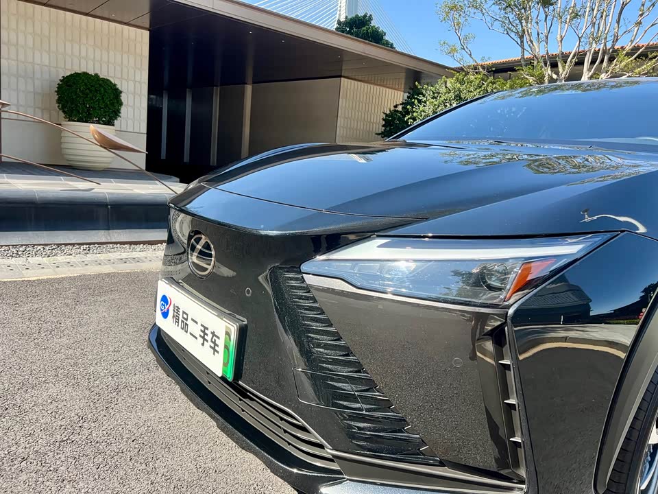 Lexus RZ
