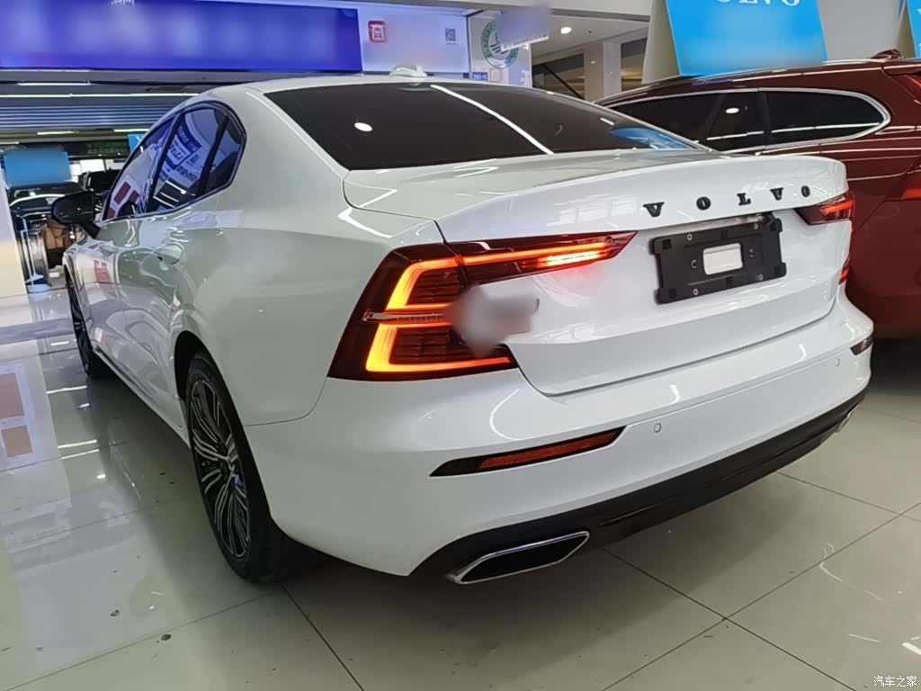 Volvo S60, 2022 все фото
