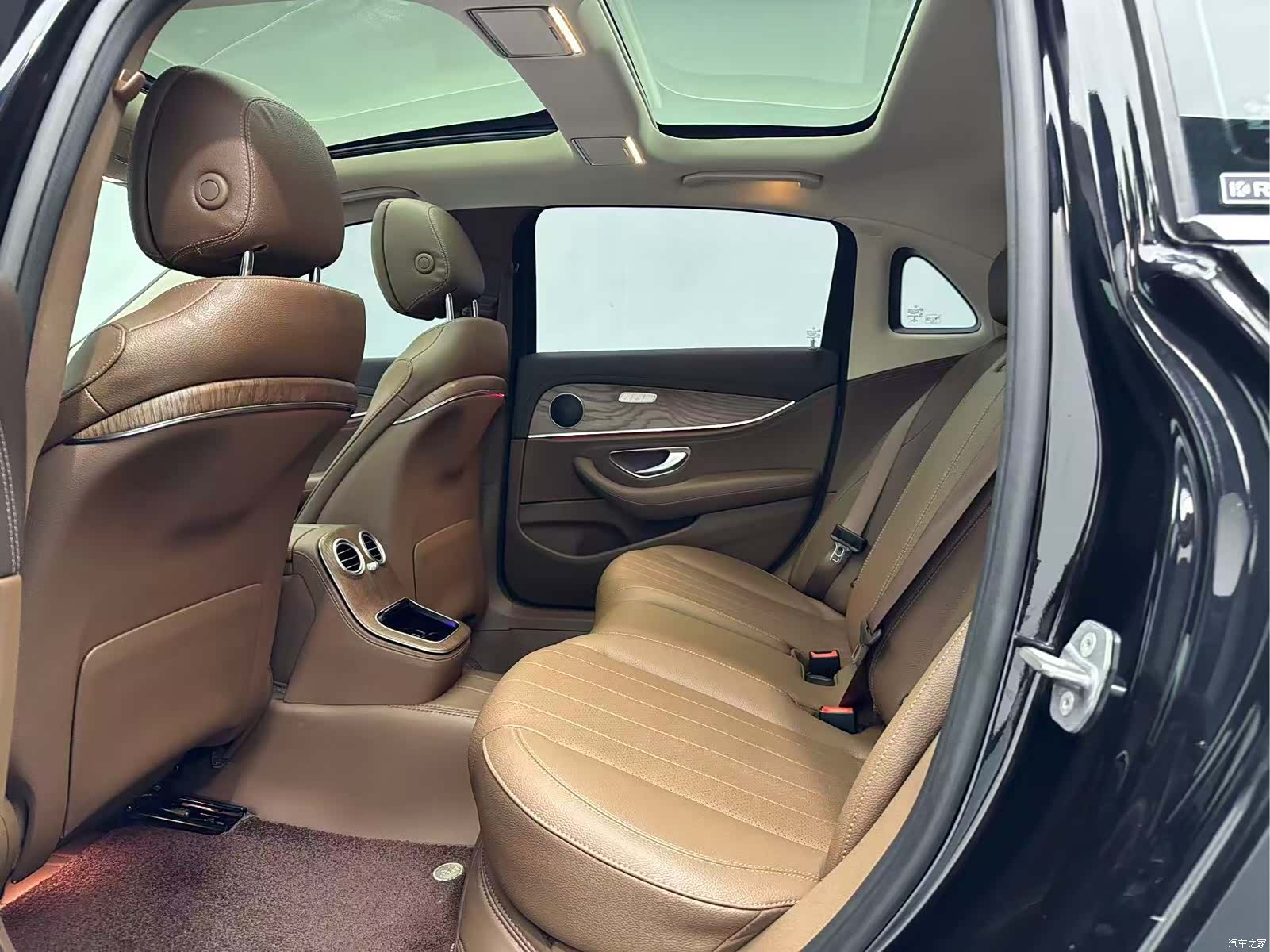 Mercedes-Benz E-Class, 2022 6