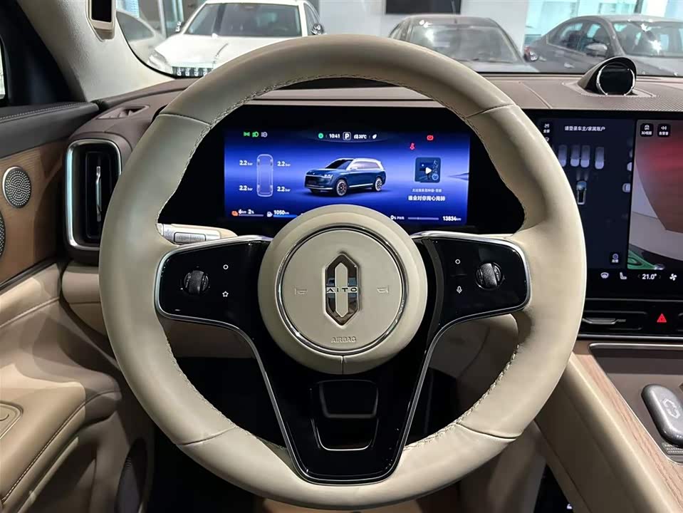 AITO Ask the world M9