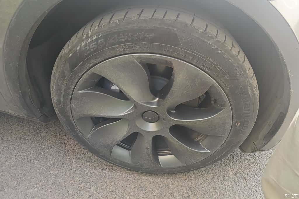 Tesla Model Y, 2023 6