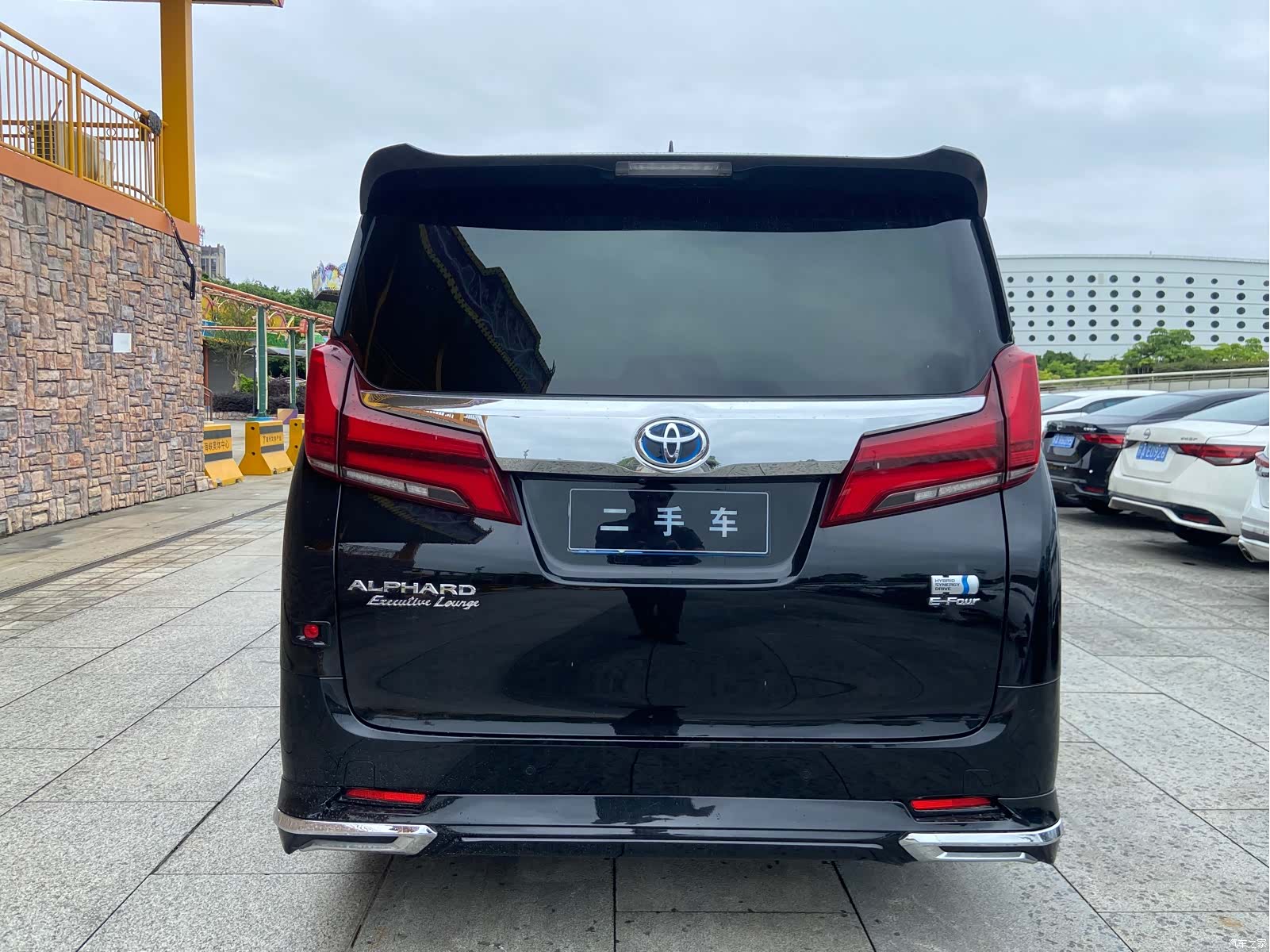 Toyota Alphard, 2022 все фото