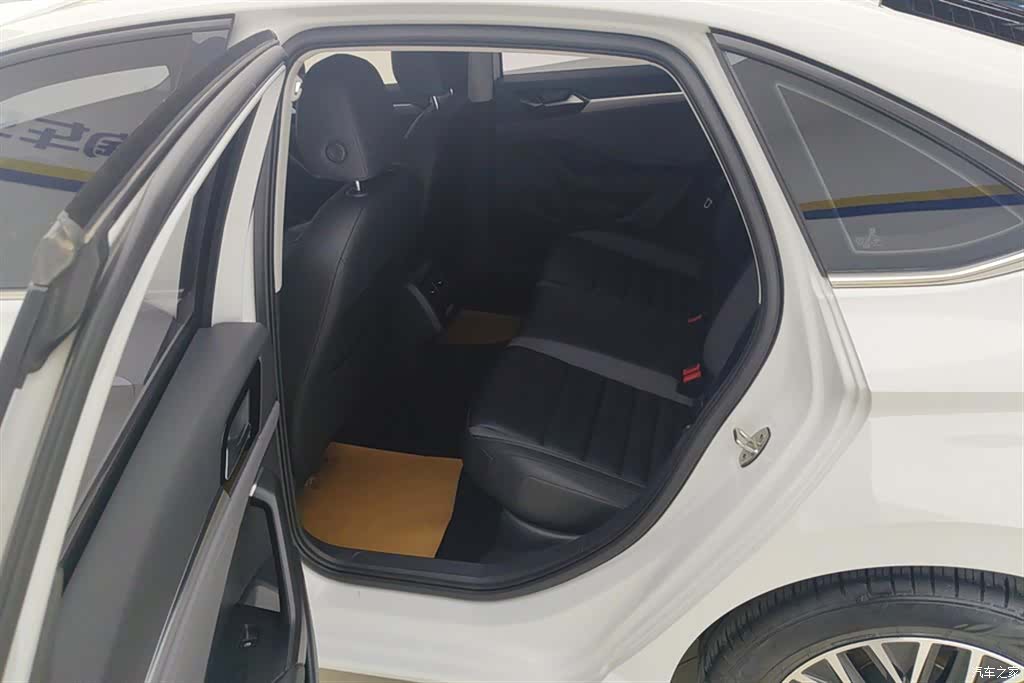 Volkswagen Sagitar, 2020 11