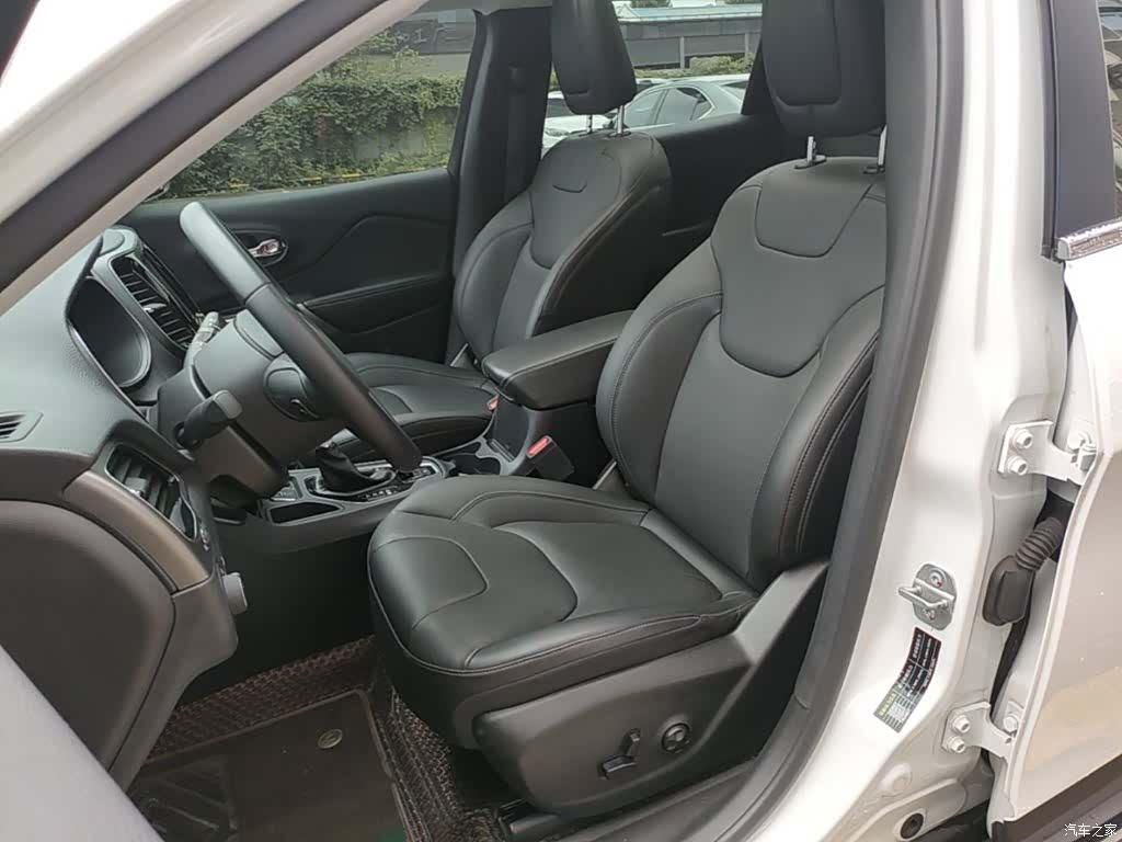 Jeep Cherokee, 2021 15