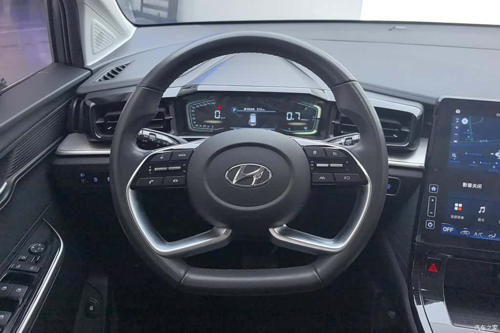 Hyundai Custo, 2022 15