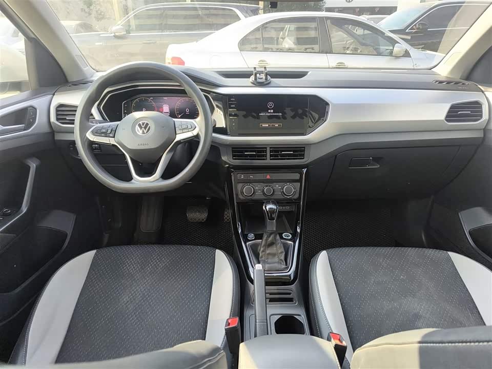 Volkswagen Exploring the shadow