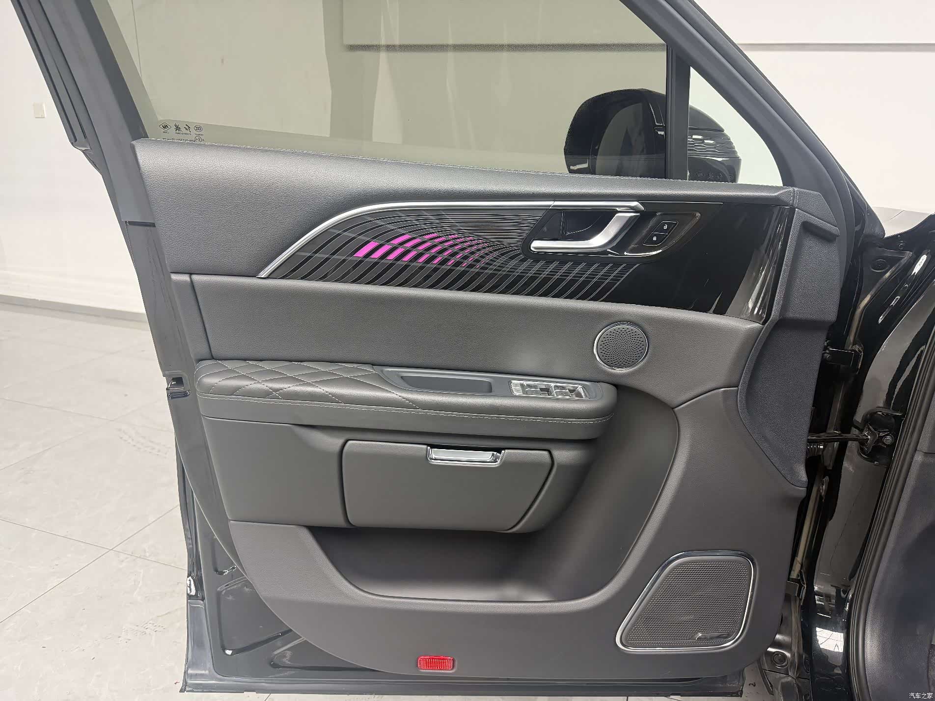 Hongqi E-HS9, 2023 13