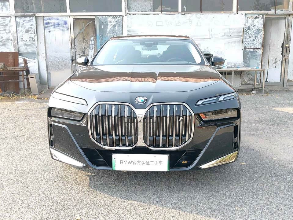 BMW i7
