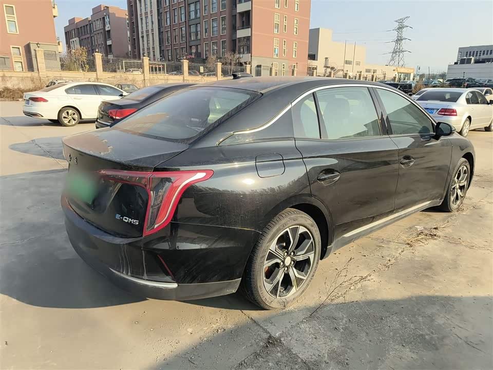 Hongqi E-QM5