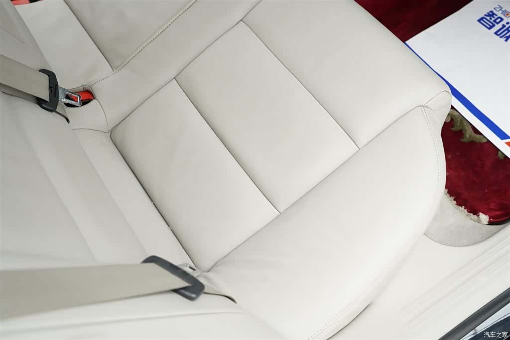 Audi A6L, 2011 28