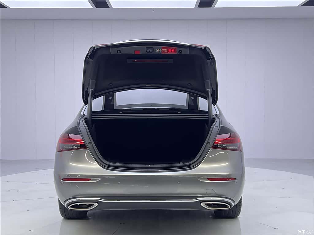 Mercedes-Benz E-Class, 2023 6