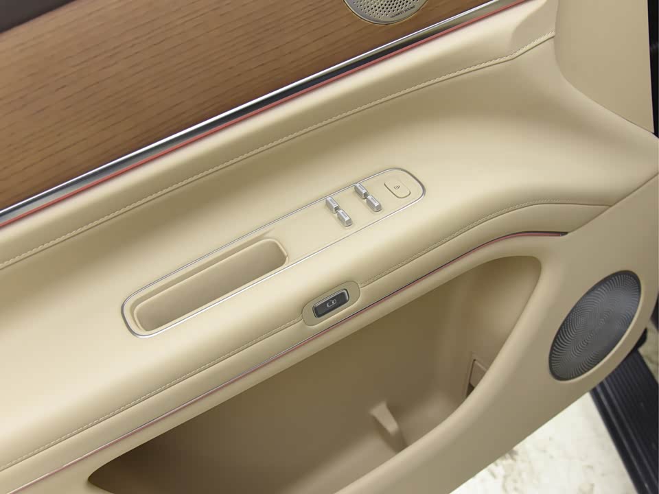 AITO Ask the world M9