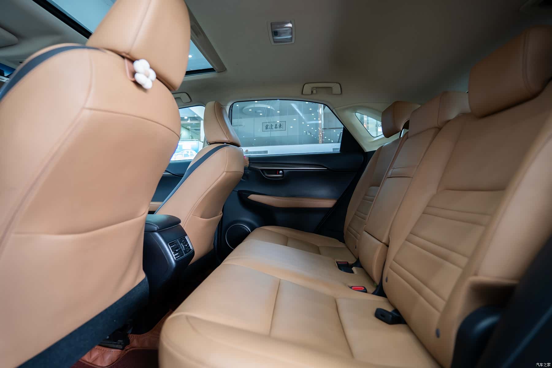 Lexus NX, 2016 11