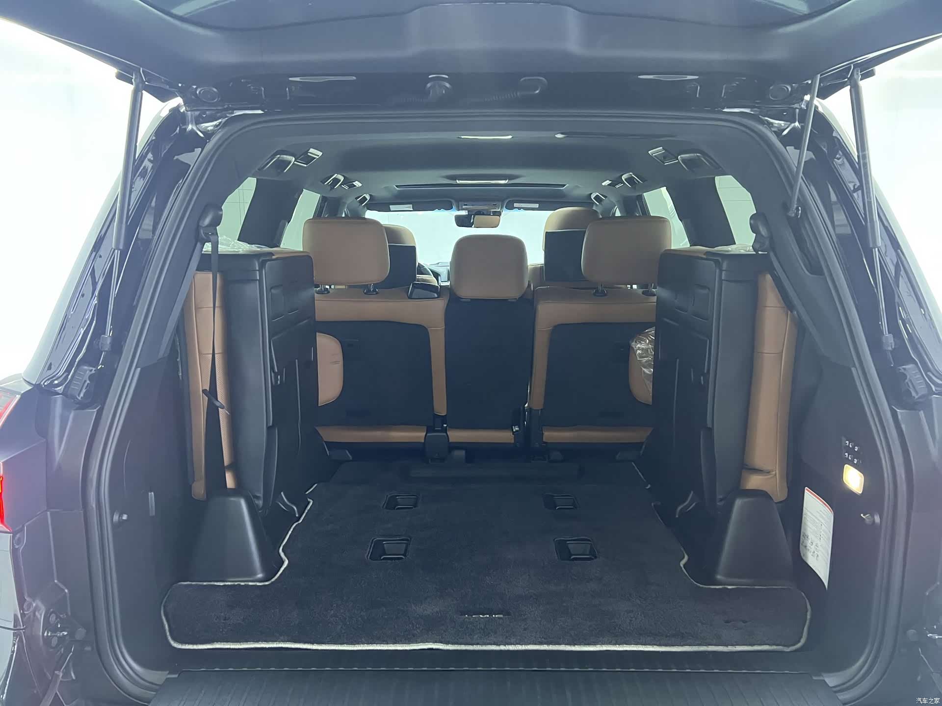 Lexus LX, 2023 25