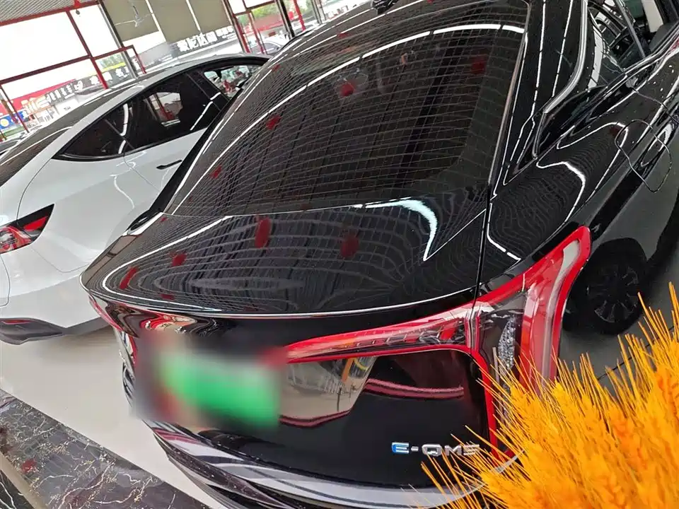 Hongqi E-QM5