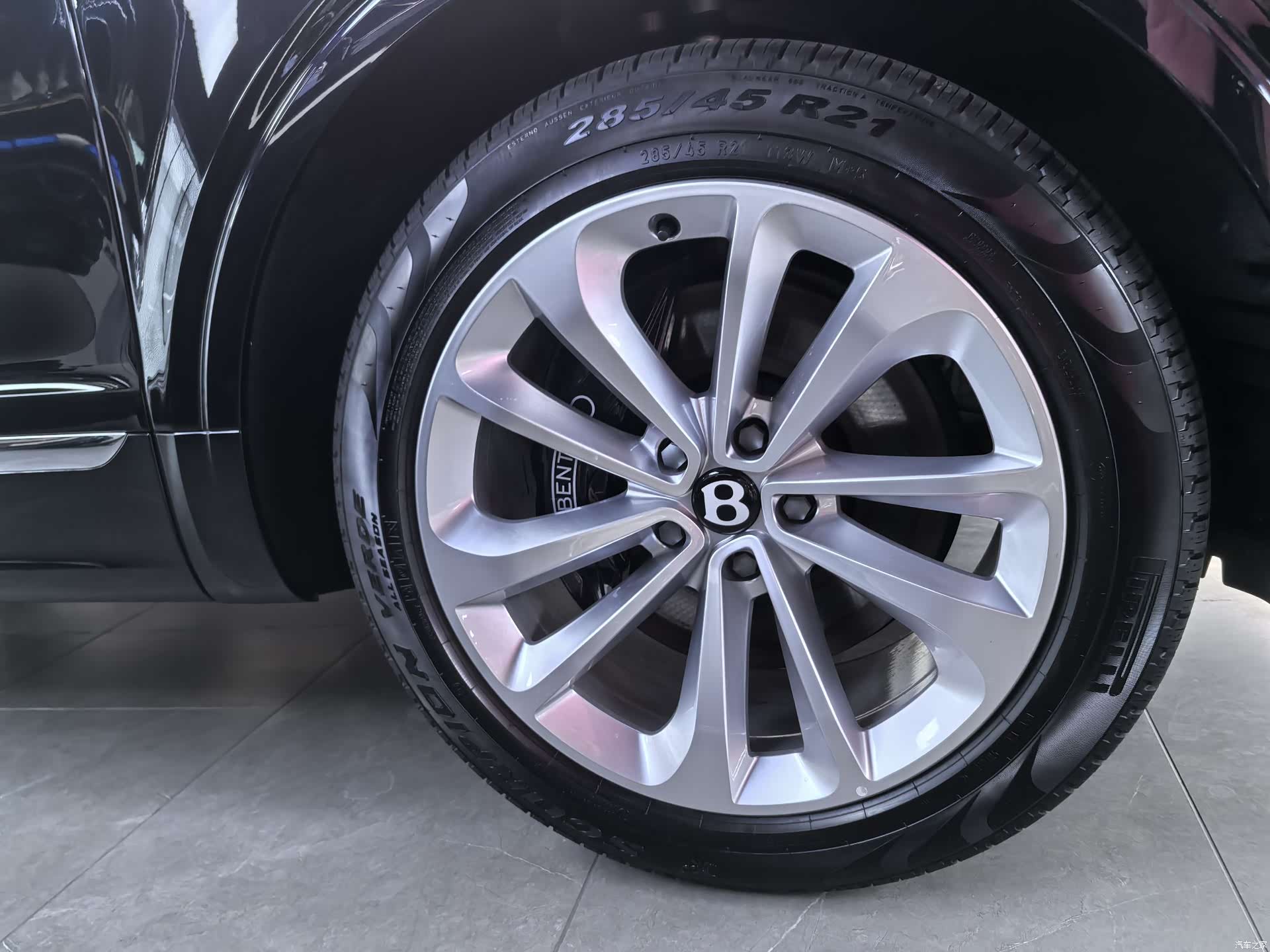 Bentley Bentayga, 2024 8