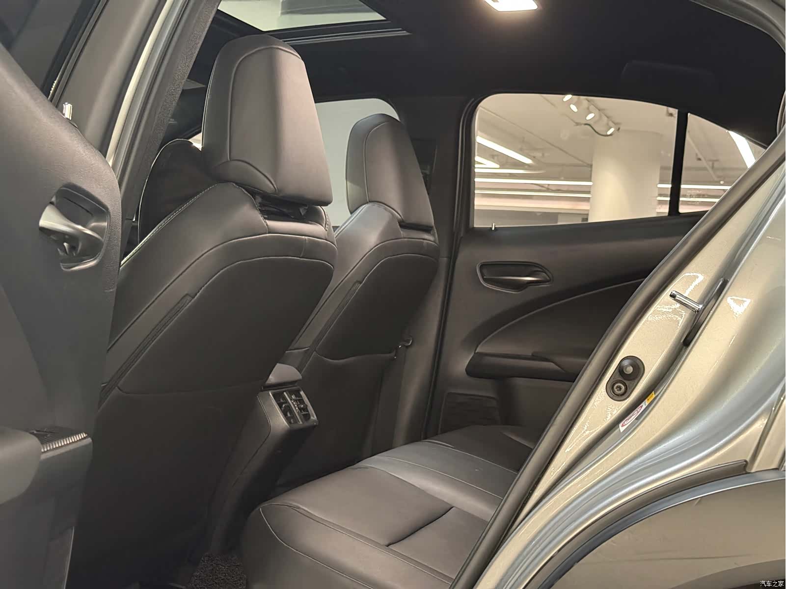 Lexus UX, 2019 7
