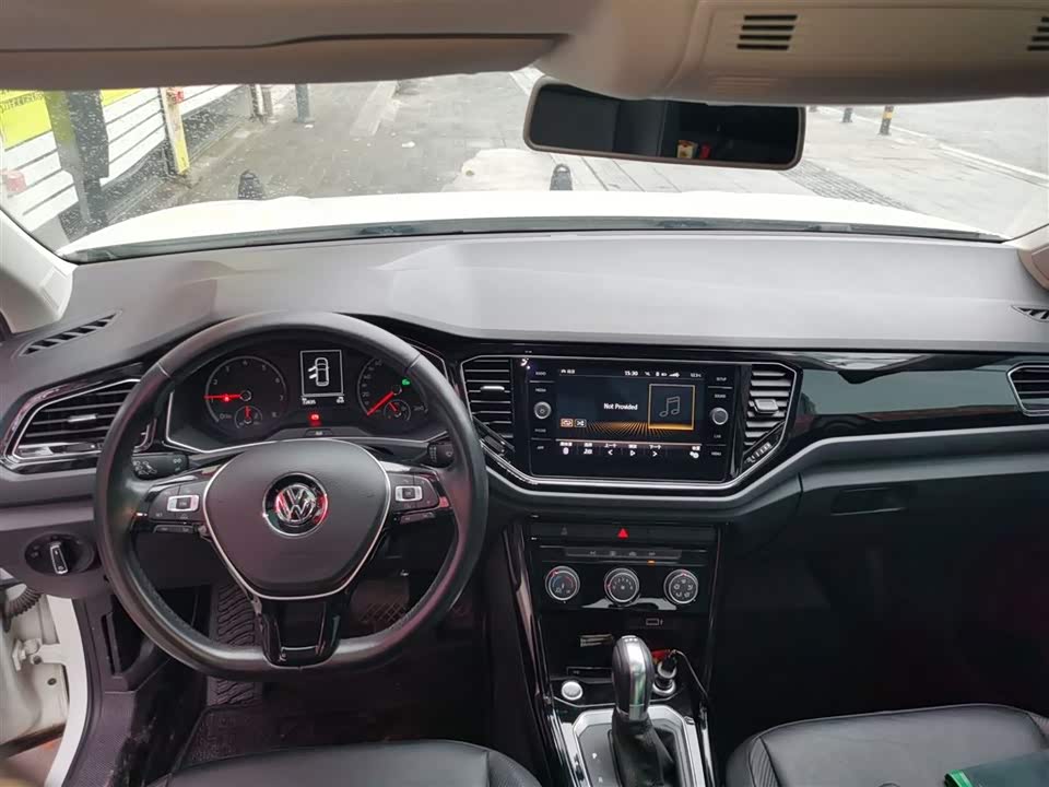 Volkswagen T-ROC exploring Songs