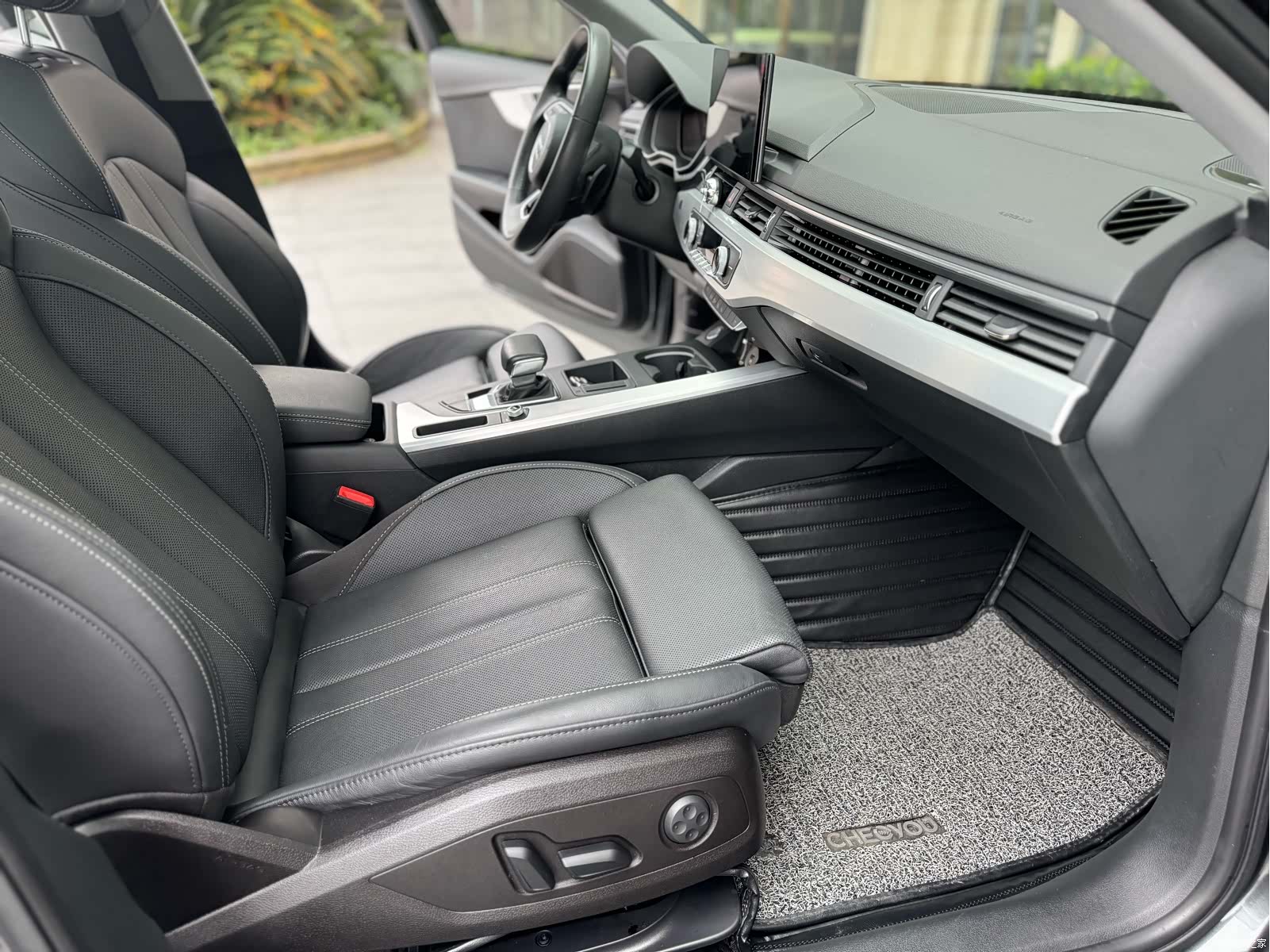 Audi A4L, 2020 все фото