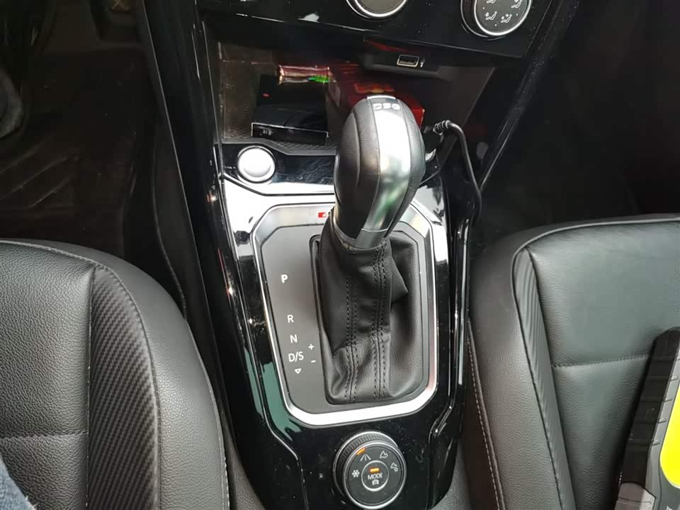 Volkswagen T-ROC exploring Songs