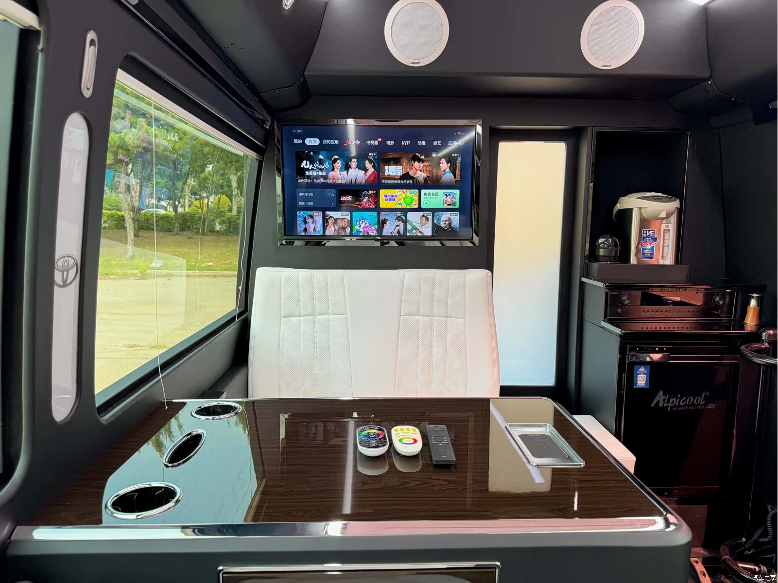 Toyota Coaster, 2018 18