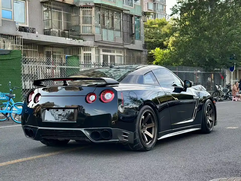 Nissan GT-R