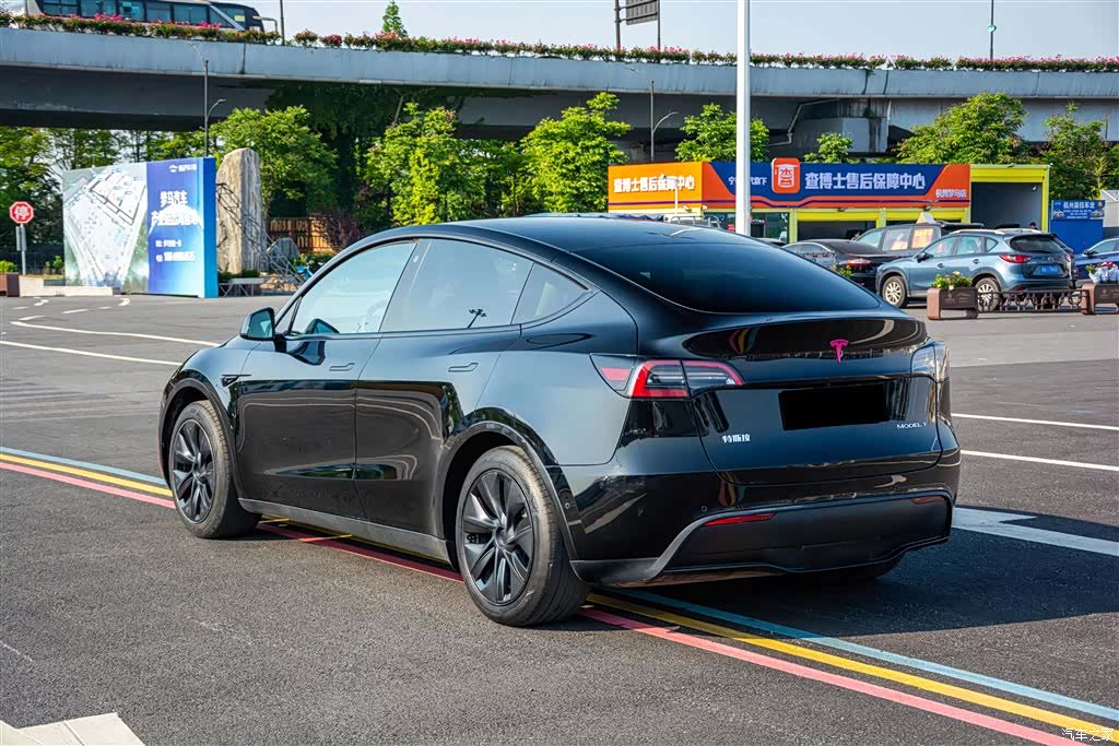 Tesla Model Y, 2023 6