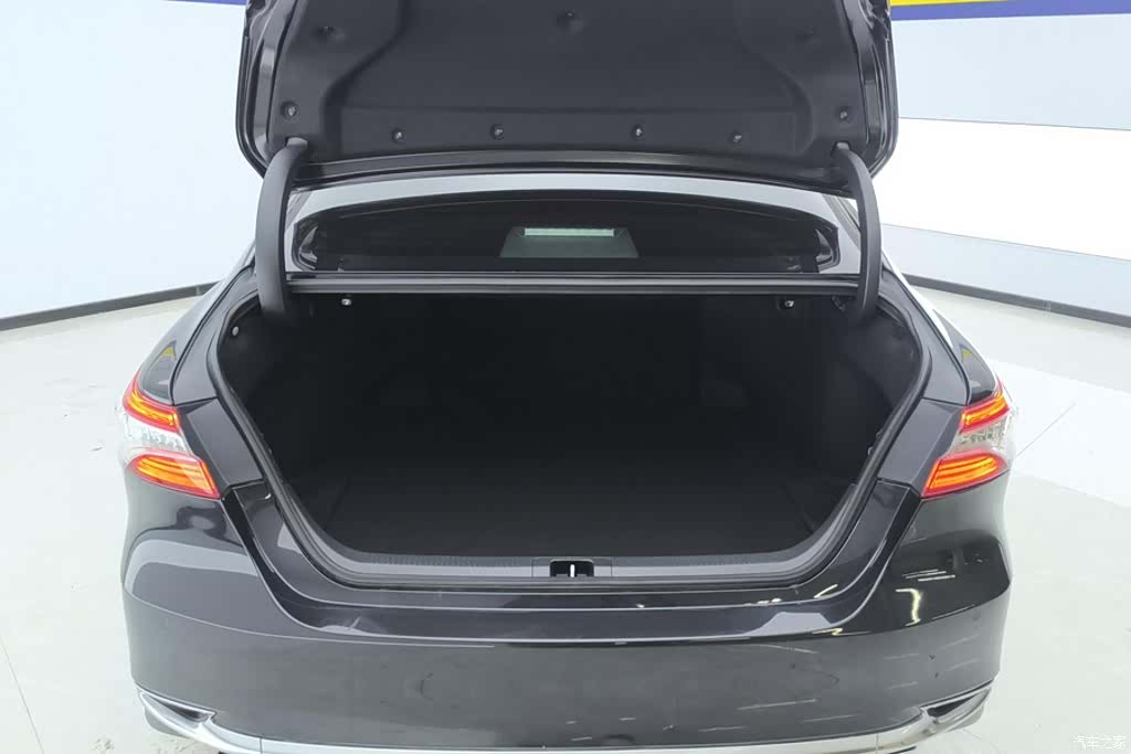 Toyota Camry, 2023 4