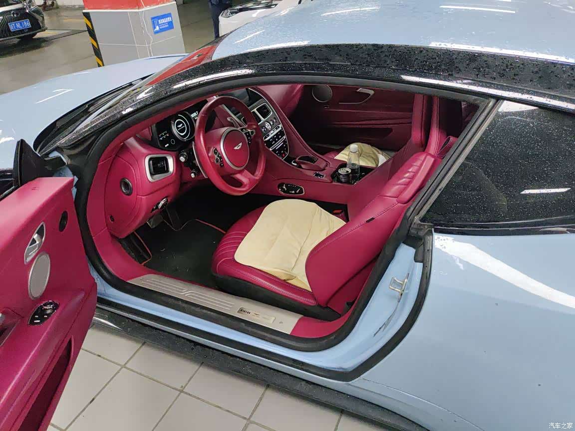 Aston Martin DB11, 2018 все фото