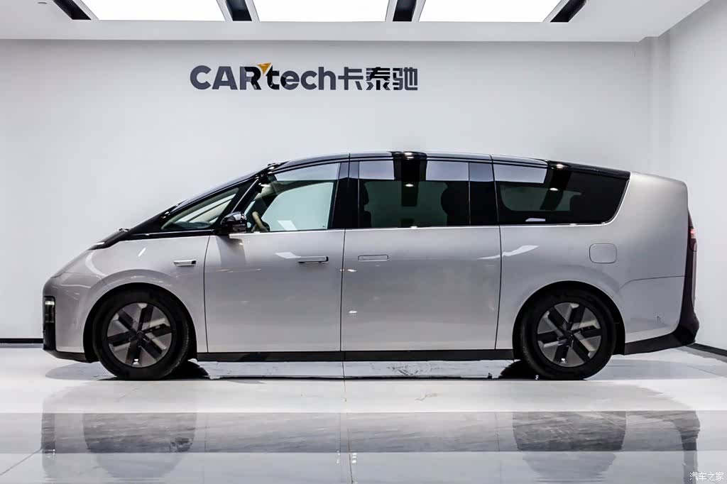 Li Auto MEGA, 2025 3