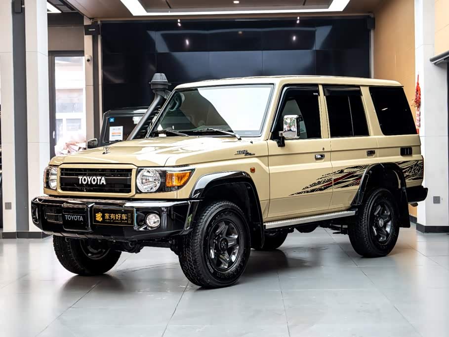 Toyota Land Cruiser LC76 2023 4.0L MT