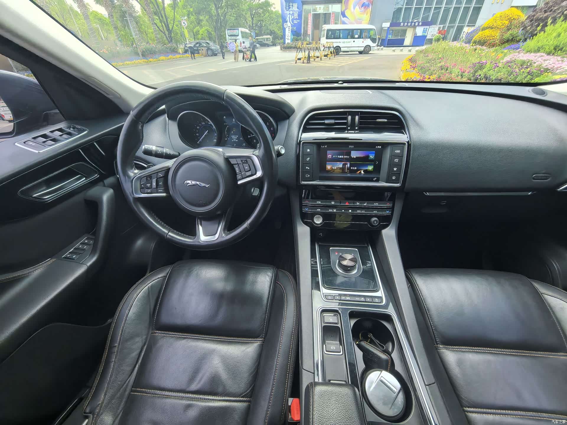 Jaguar F-PACE, 2018 11