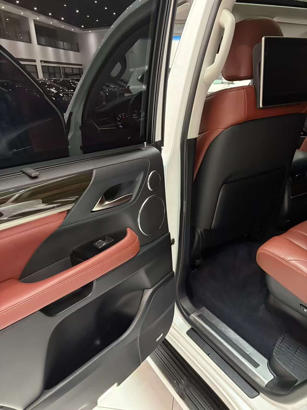 Lexus LX, 2018 9