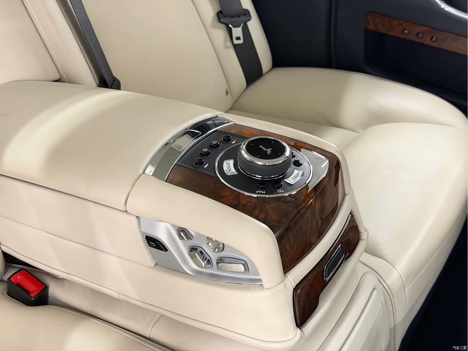 Rolls-Royce Ghost, 2015 17