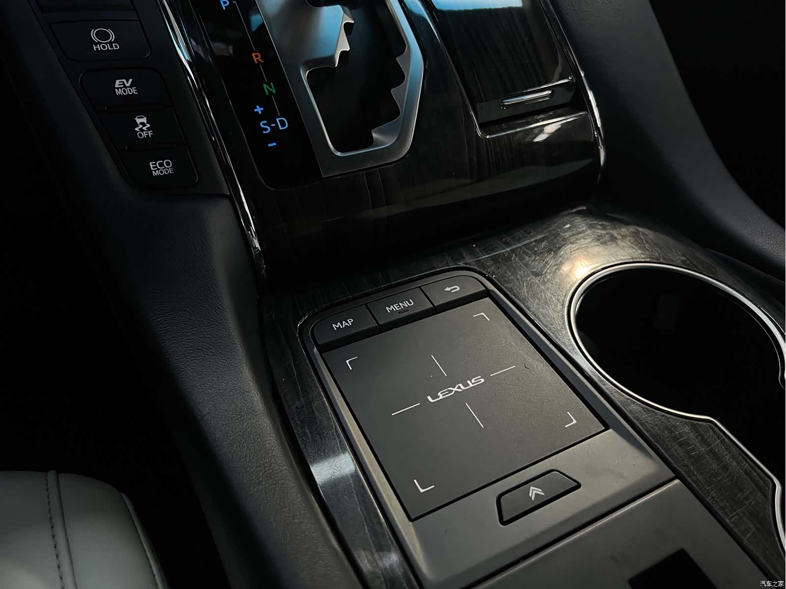 Lexus LM, 2022 15