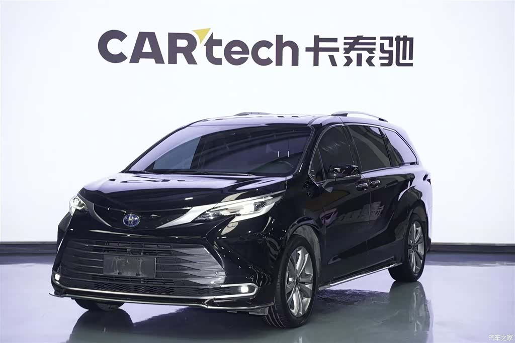 Toyota Sienna, 2024 1