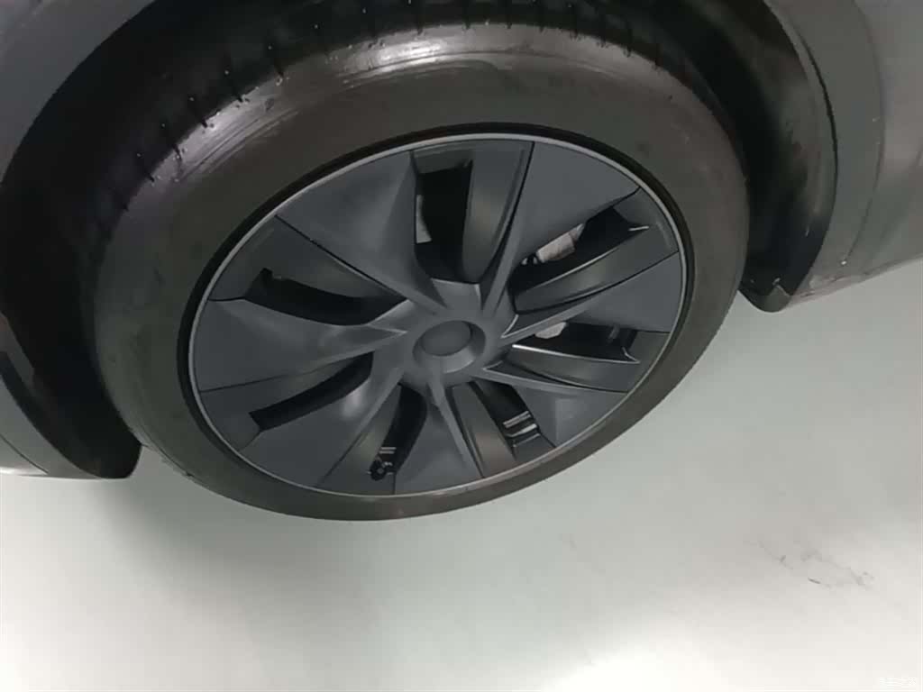 Tesla Model Y, 2024 23