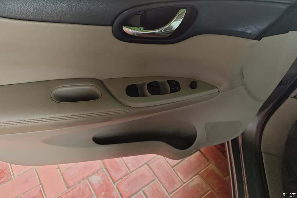 Nissan Tiida, 2012 7