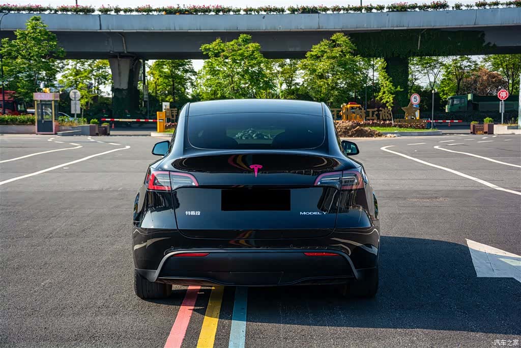 Tesla Model Y, 2023 7