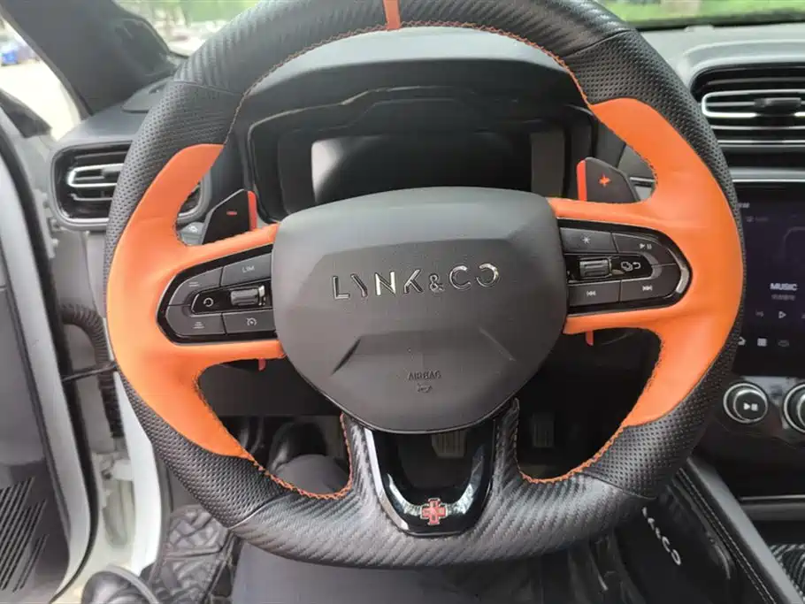 Lynk & Co 03