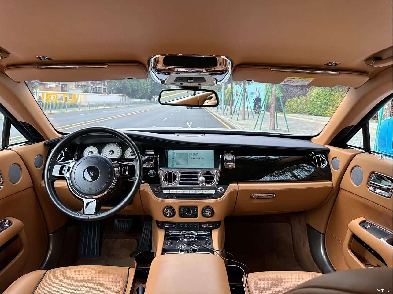 Rolls-Royce Wraith, 2017 все фото