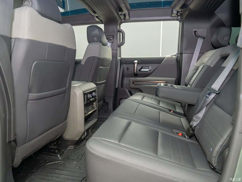 Hummer SUV, 2024 16