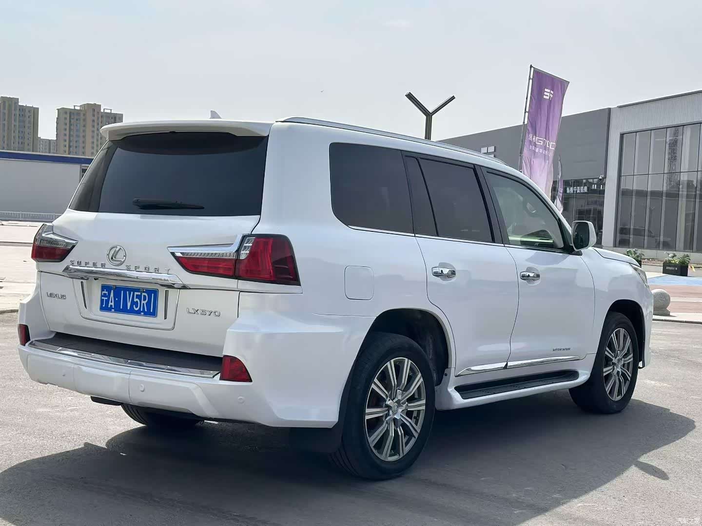 Lexus LX, 2011 9