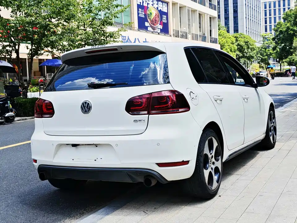 Volkswagen Golf GTI