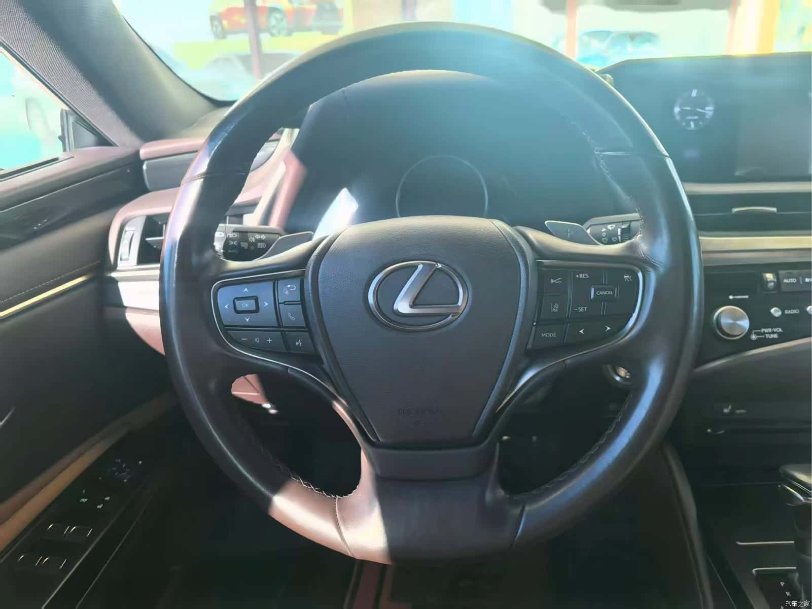 Lexus ES, 2020 4