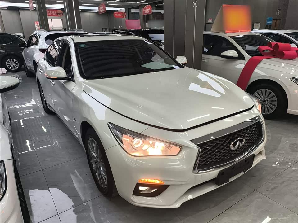 Infiniti Q50L