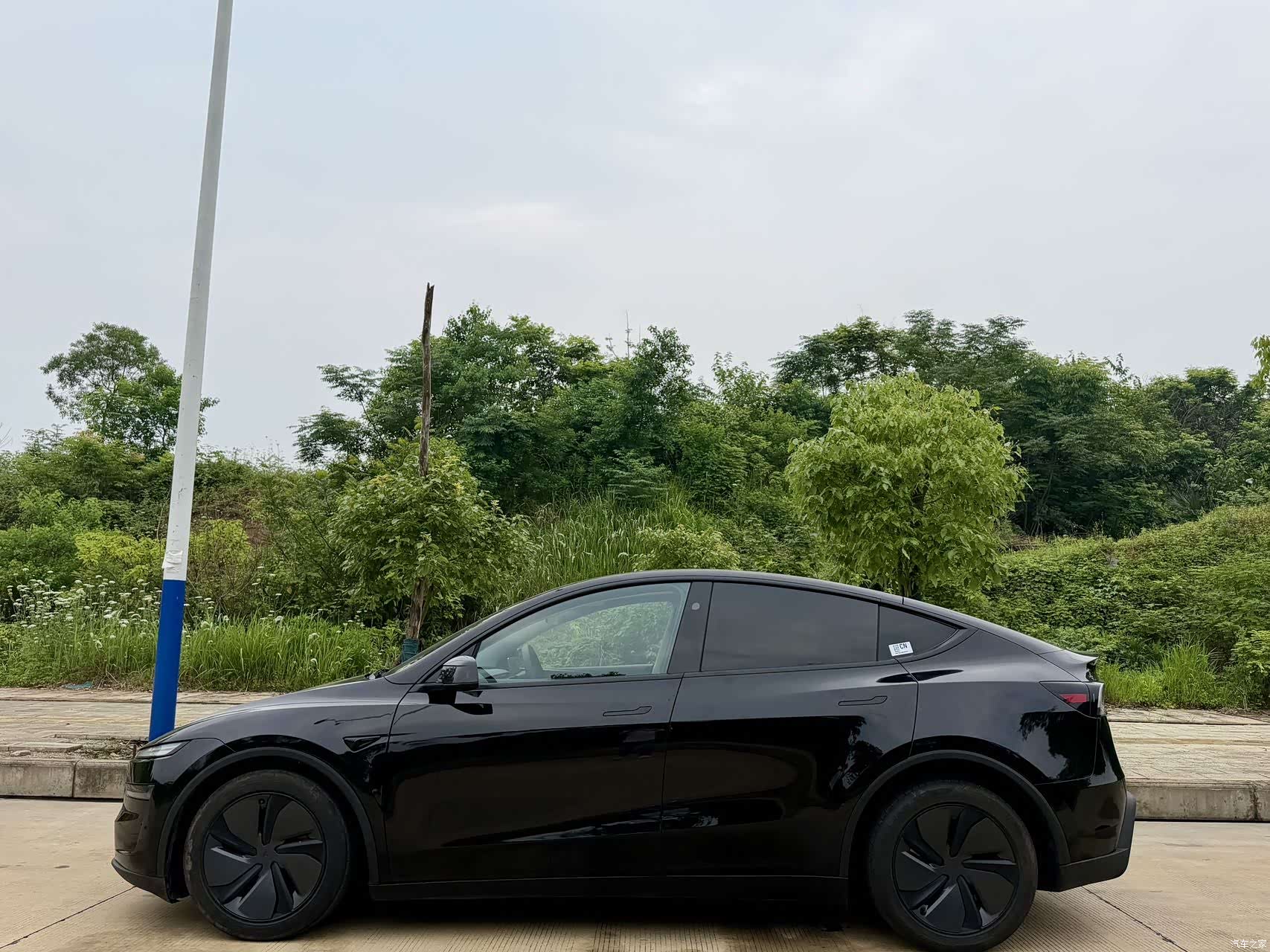 Tesla Model Y, 2025 11